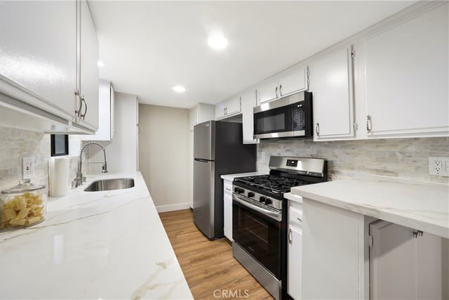 5252 Agnes 2, Valley Village, CA 91607 — photo 8 of 29