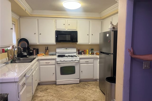 13540 Hubbard Street 39, Los Angeles, CA 91342 — photo 3 of 9