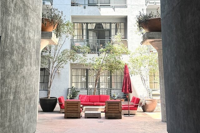 420 S San Pedro Street 405, Los Angeles, CA 90013 — photo 2 of 24