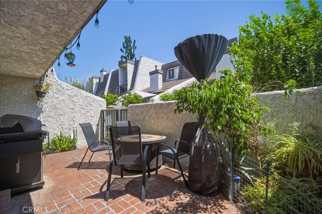 18360 Collins Street L, Tarzana, CA 91356 — photo 4 of 42