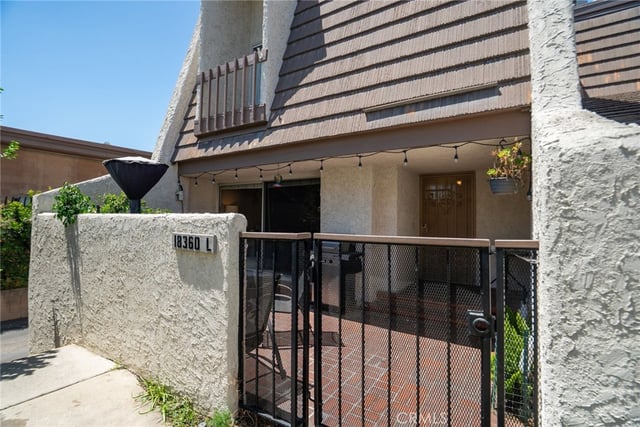 18360 Collins Street L, Tarzana, CA 91356 — photo 8 of 42