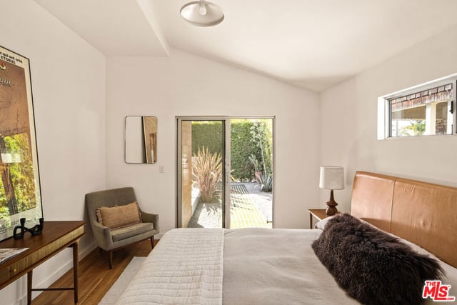1076 Palms Boulevard, Venice, CA 90291 — photo 12 of 31
