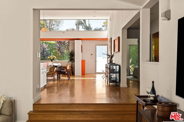 1076 Palms Boulevard, Venice, CA 90291 — photo 13 of 31