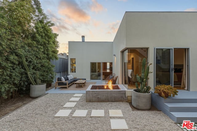 1076 Palms Boulevard, Venice, CA 90291 — photo 2 of 31