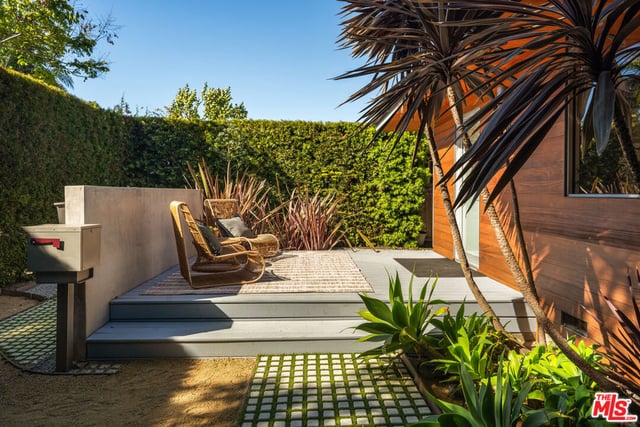 1076 Palms Boulevard, Venice, CA 90291 — photo 5 of 31