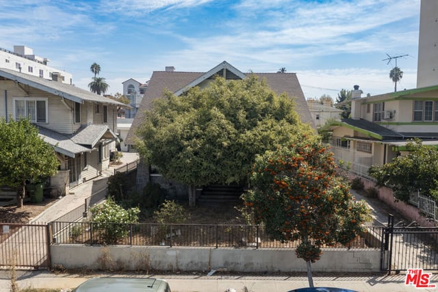918 S Kingsley Drive, Los Angeles, CA 90006 — photo 5 of 13