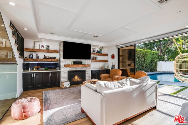 5045 Willowcrest Avenue, Toluca Lake, CA 91601 — photo 12 of 60