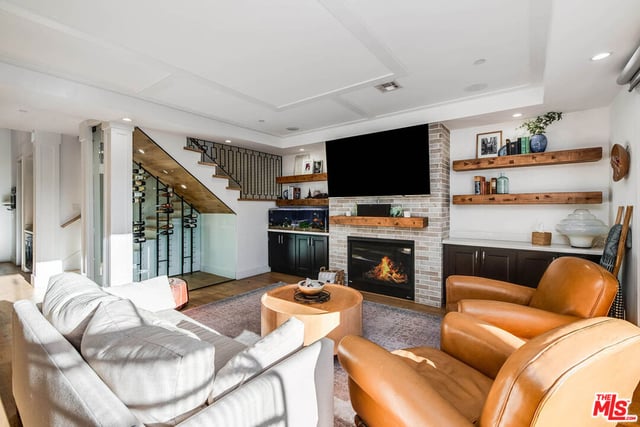 5045 Willowcrest Avenue, Toluca Lake, CA 91601 — photo 14 of 60