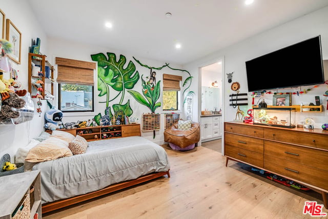 5045 Willowcrest Avenue, Toluca Lake, CA 91601 — photo 35 of 60