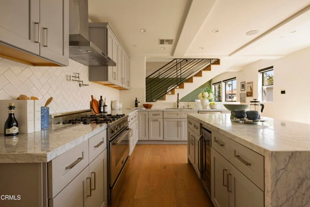 643 1/2 N Hayworth Avenue, Los Angeles, CA 90048 — photo 10 of 34