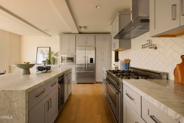 643 1/2 N Hayworth Avenue, Los Angeles, CA 90048 — photo 12 of 34