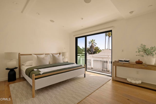 643 1/2 N Hayworth Avenue, Los Angeles, CA 90048 — photo 17 of 34