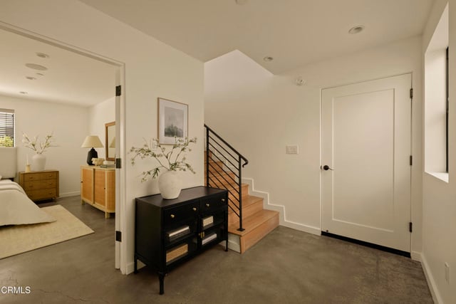 643 1/2 N Hayworth Avenue, Los Angeles, CA 90048 — photo 3 of 34