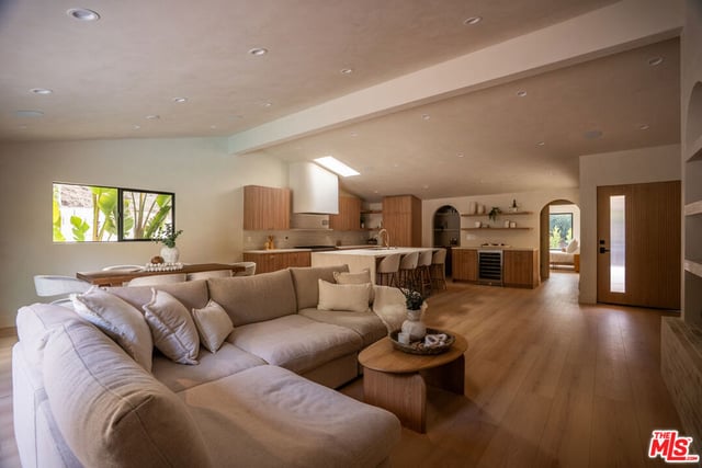20466 Miranda Street, Woodland Hills, CA 91367 — photo 9 of 37