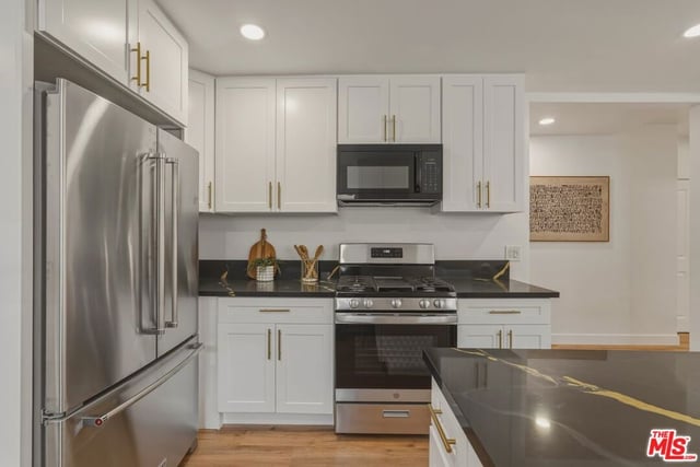 528 W 99th Street, Los Angeles, CA 90044 — photo 12 of 28
