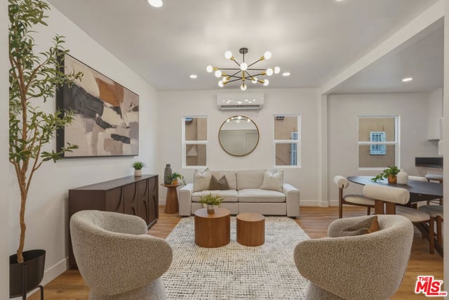 528 W 99th Street, Los Angeles, CA 90044 — photo 3 of 28