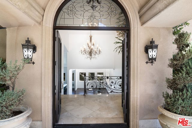 2480 Briarcrest Road, Los Angeles, CA 90210 — photo 6 of 37