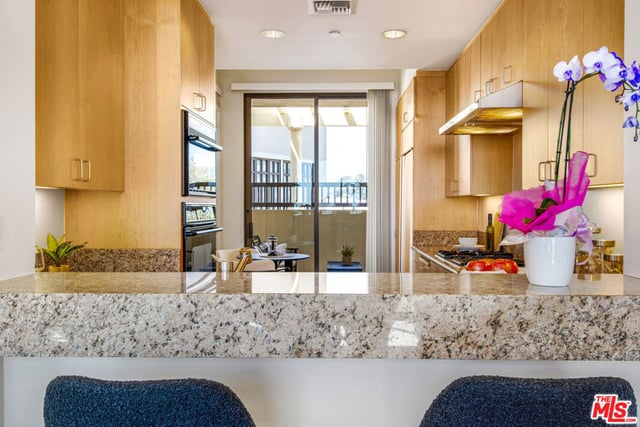 11847 Gorham Avenue 403, Los Angeles, CA 90049 — photo 12 of 60