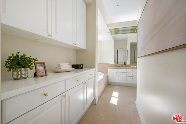 11847 Gorham Avenue 403, Los Angeles, CA 90049 — photo 23 of 60