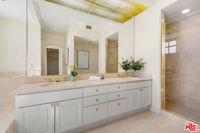11847 Gorham Avenue 403, Los Angeles, CA 90049 — photo 24 of 60