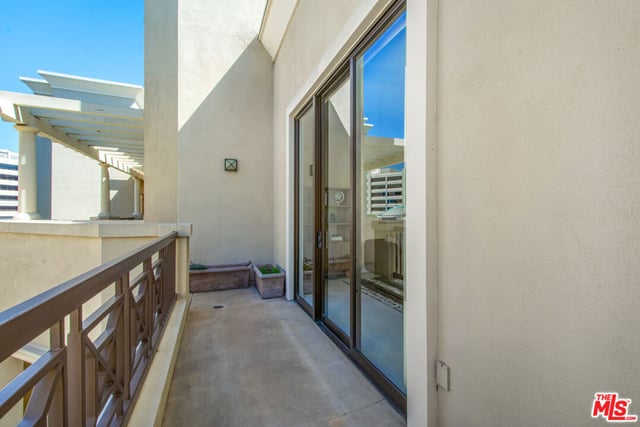 11847 Gorham Avenue 403, Los Angeles, CA 90049 — photo 31 of 60