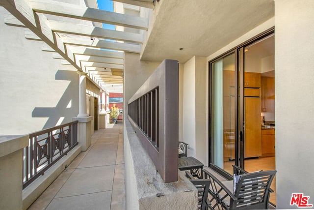 11847 Gorham Avenue 403, Los Angeles, CA 90049 — photo 37 of 60