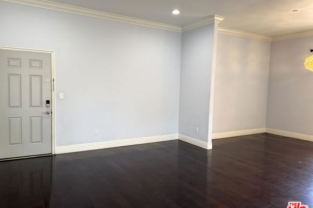 14315 Magnolia Boulevard 101, Los Angeles, CA 91423 — photo 3 of 13