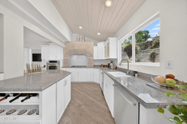 91 Albion Place, Newbury Park, CA 91320 — photo 15 of 40