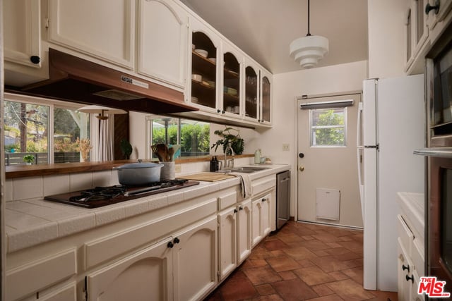 2649 Saxon Drive, Los Angeles, CA 90065 — photo 10 of 22