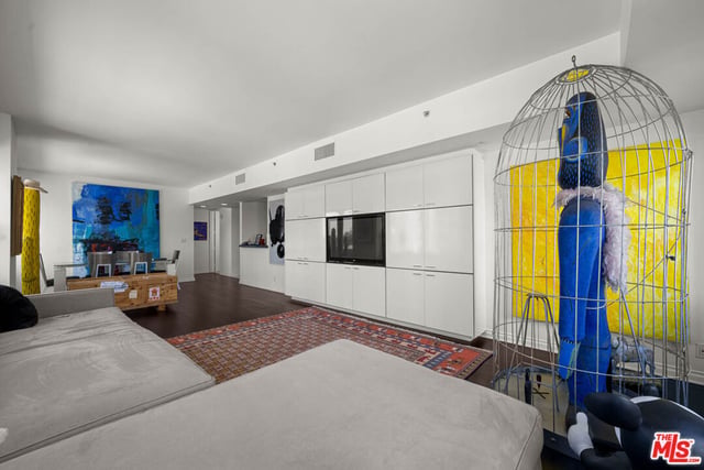 10520 Wilshire Boulevard 802, Los Angeles, CA 90024 — photo 7 of 24