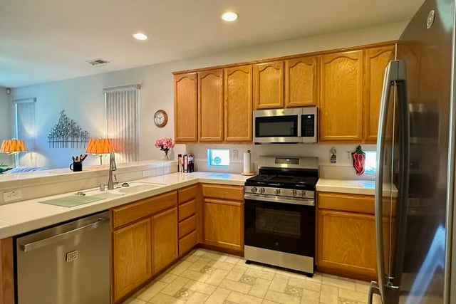1010 Centennial Dr, Brentwood, CA 94513 — photo 7 of 32