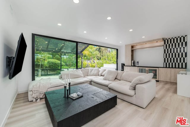 4961 Marmol Drive, Los Angeles, CA 91364 — photo 23 of 61