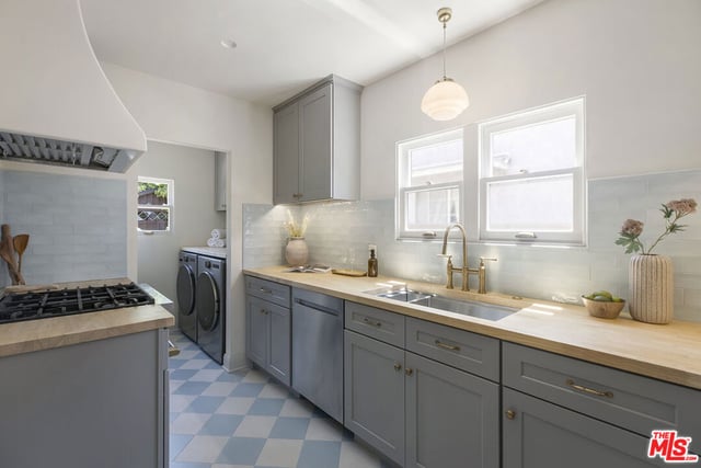 2948 S Norton Avenue, Los Angeles, CA 90018 — photo 15 of 48