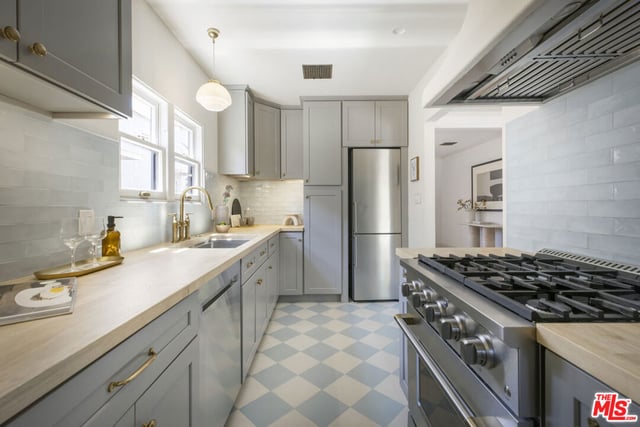 2948 S Norton Avenue, Los Angeles, CA 90018 — photo 17 of 48