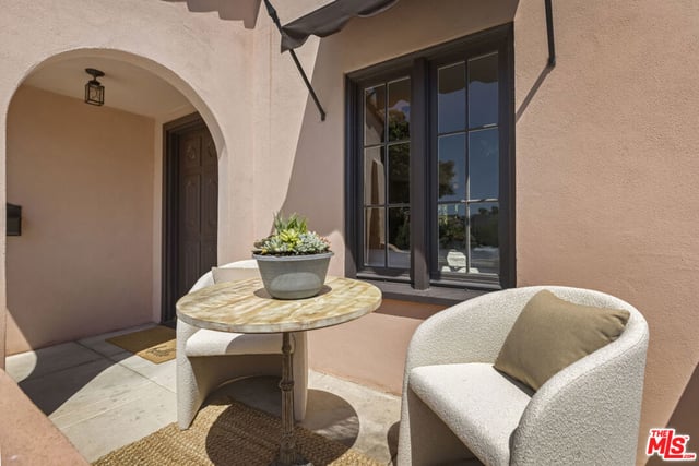 2948 S Norton Avenue, Los Angeles, CA 90018 — photo 3 of 48