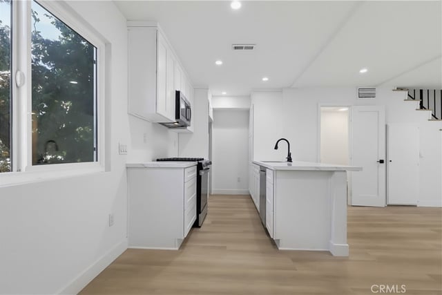 12310 Burbank 13, Los Angeles, CA 91607 — photo 16 of 54