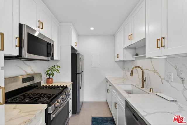 9313 National Boulevard 204, Los Angeles, CA 90034 — photo 5 of 20