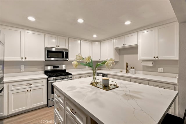 18324 Clark 110, Tarzana, CA 91356 — photo 10 of 34