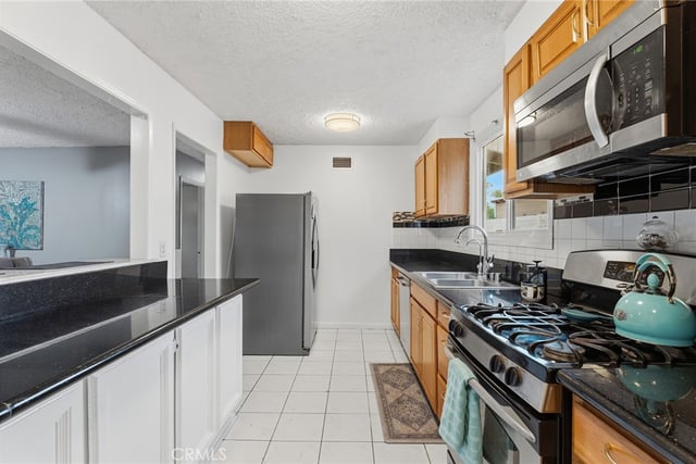 8233 Fallbrook, West Hills, CA 91304 — photo 13 of 28