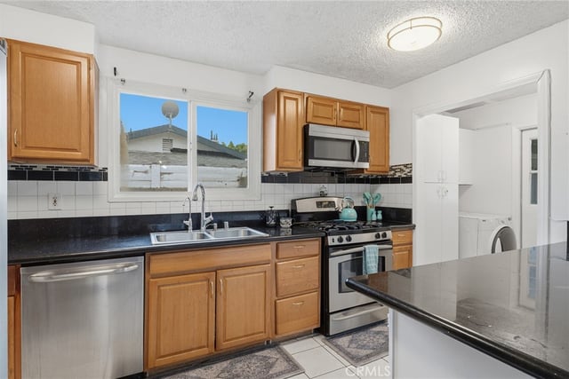 8233 Fallbrook, West Hills, CA 91304 — photo 14 of 28