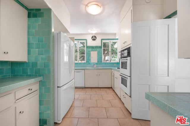 2024 N Curson Avenue, Los Angeles, CA 90046 — photo 11 of 34