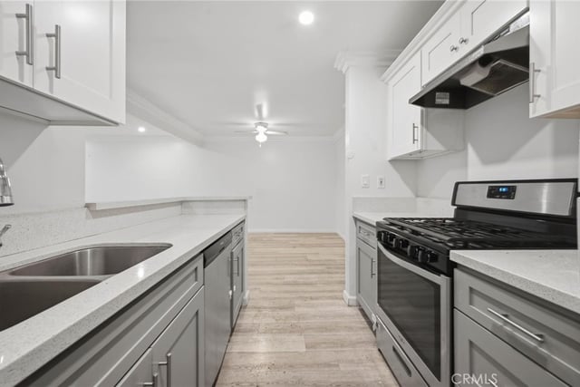 18620 Hatteras Street 206, Tarzana, CA 91356 — photo 4 of 23