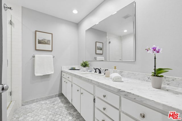 141 S Linden Drive 104, Beverly Hills, CA 90212 — photo 18 of 24