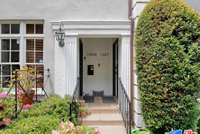 1327 N Hayworth Avenue, West Hollywood, CA 90046 — photo 8 of 44