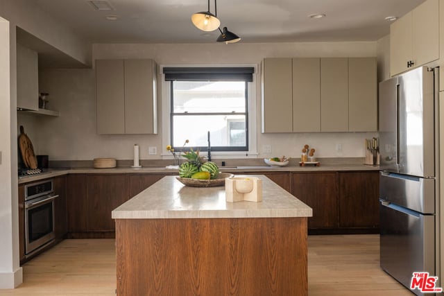 1715 S Kingsley Drive, Los Angeles, CA 90006 — photo 12 of 37