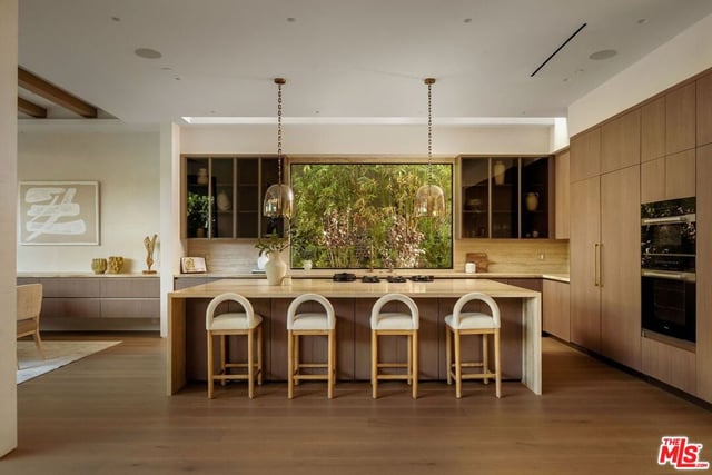 812 N Genesee Avenue, Los Angeles, CA 90046 — photo 12 of 43