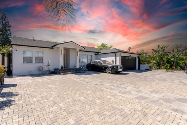 12608 Califa Street, Valley Village, CA 91607 — photo 4 of 49