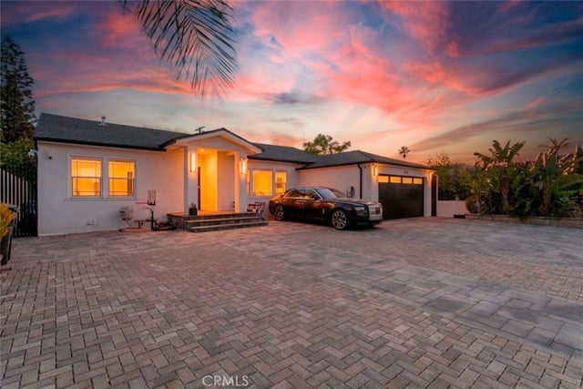 12608 Califa Street, Valley Village, CA 91607 — photo 5 of 49