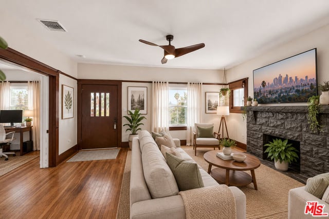 1610 W 36th Place, Los Angeles, CA 90018 — photo 3 of 19