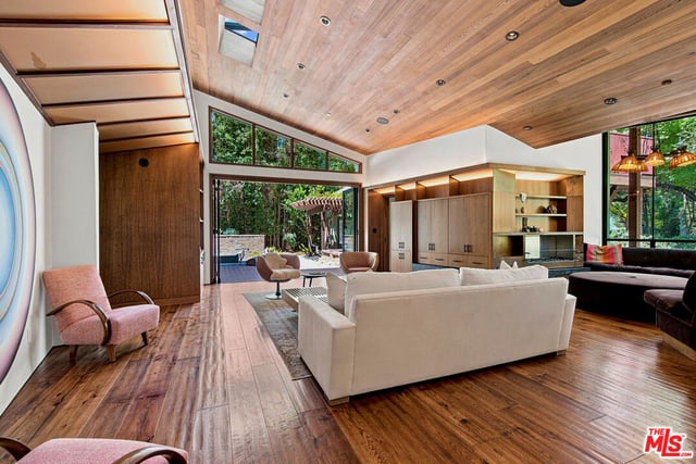 3851 Kingswood Road, Sherman Oaks, CA 91403 — photo 12 of 33